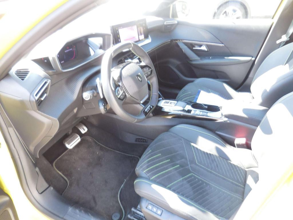 Peugeot e-208