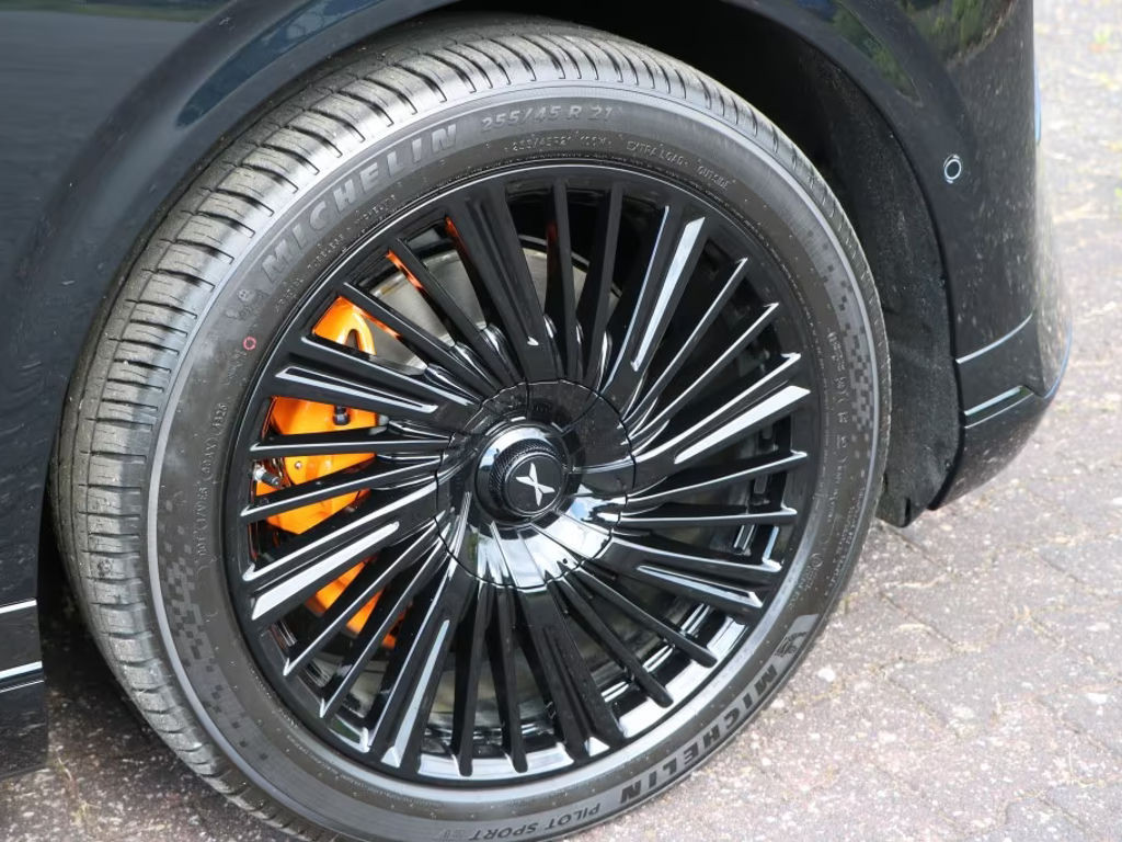 Xpeng G9