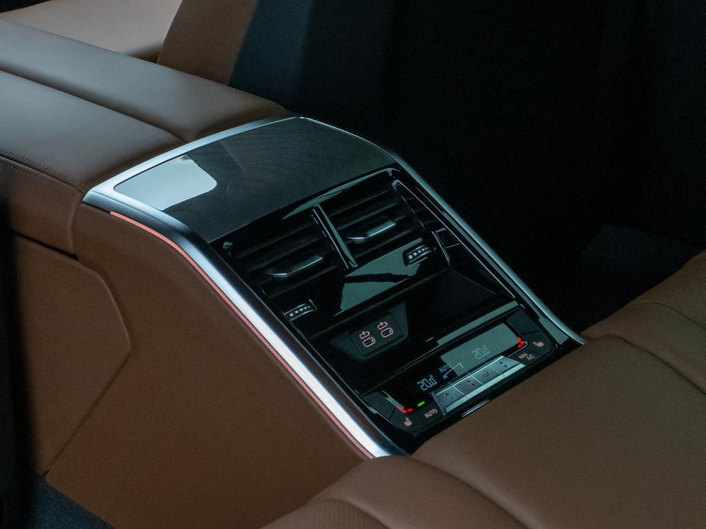 BMW M8