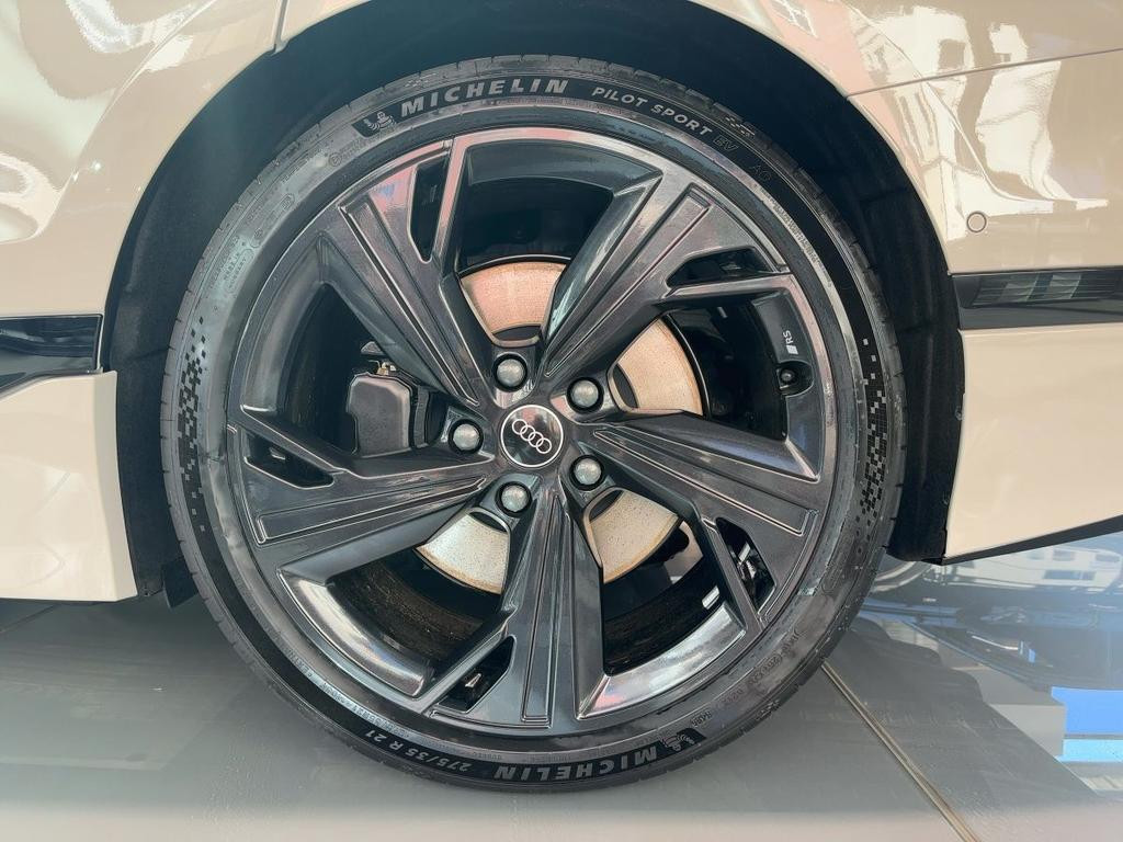 Audi S6 e-tron