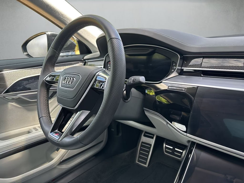 Audi S8