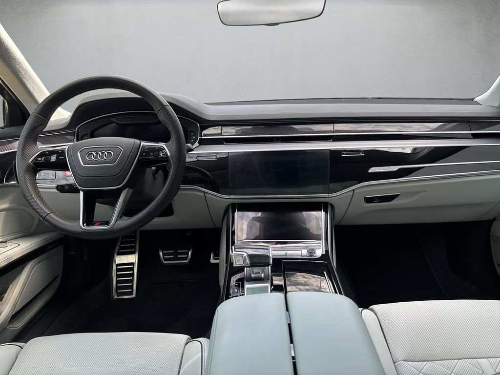 Audi S8