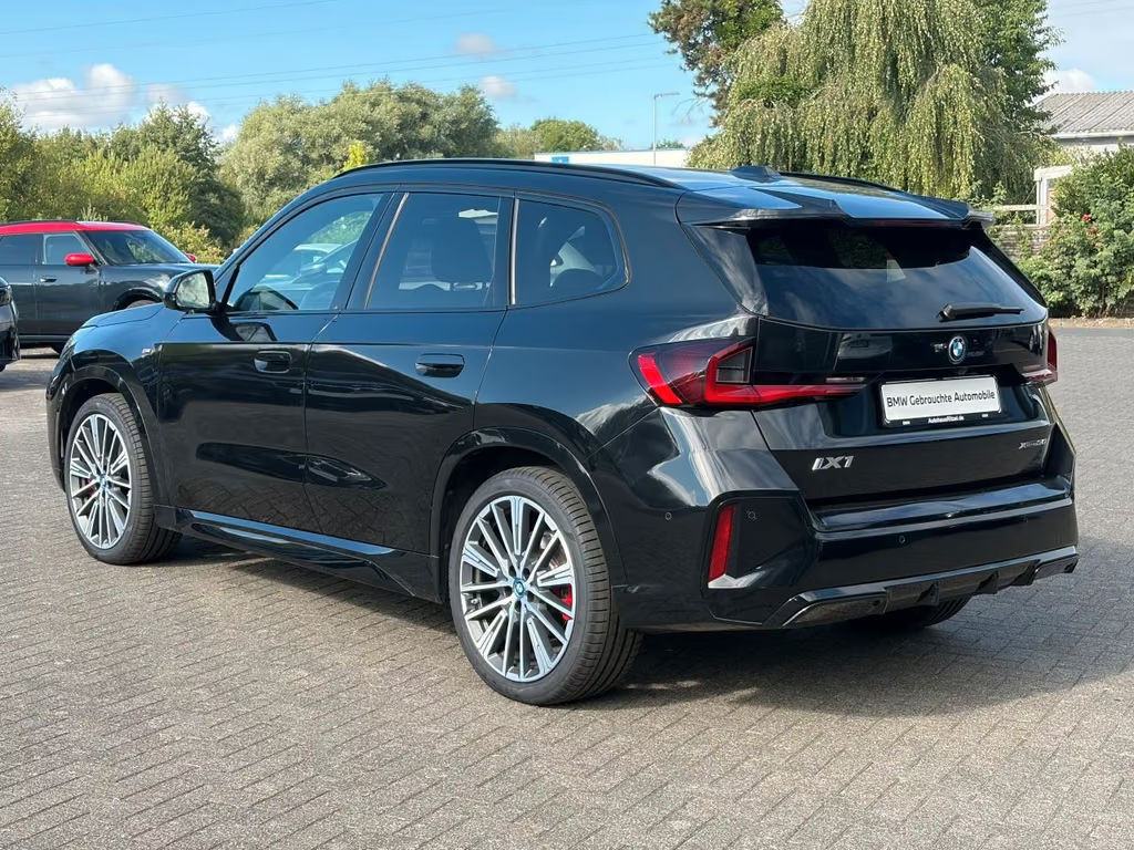 BMW iX1
