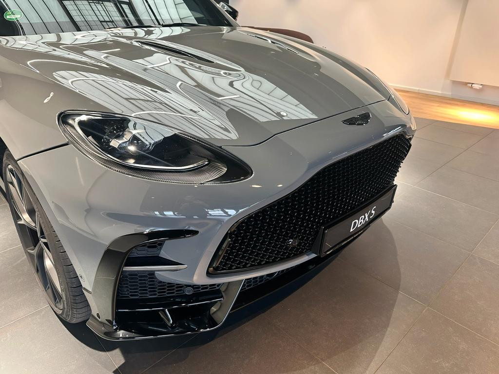Aston Martin DBX