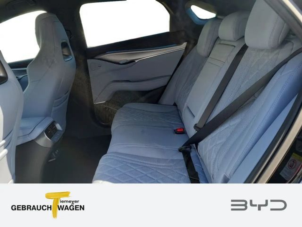 BYD Sealion 7