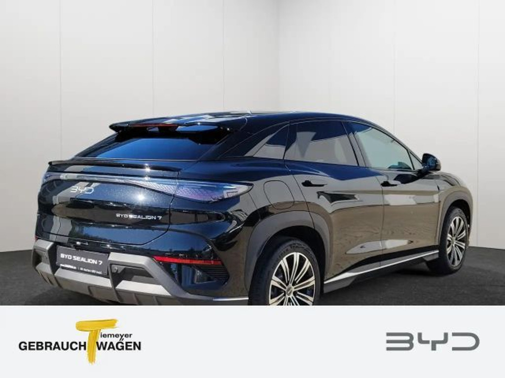 BYD Sealion 7