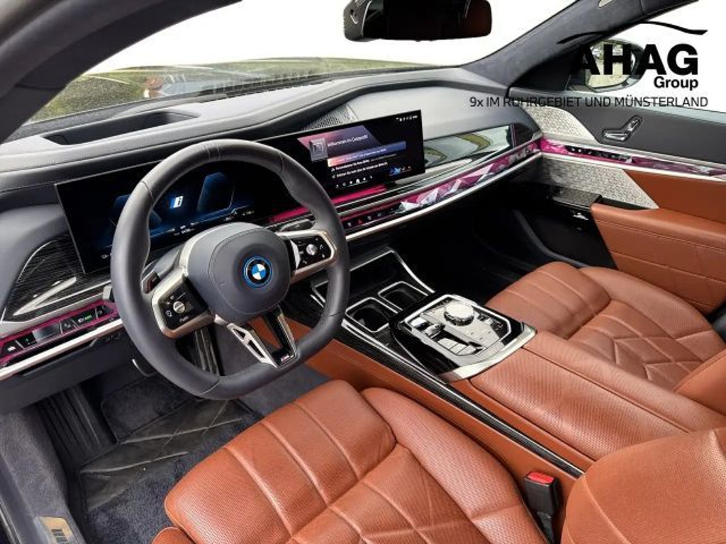 BMW i7
