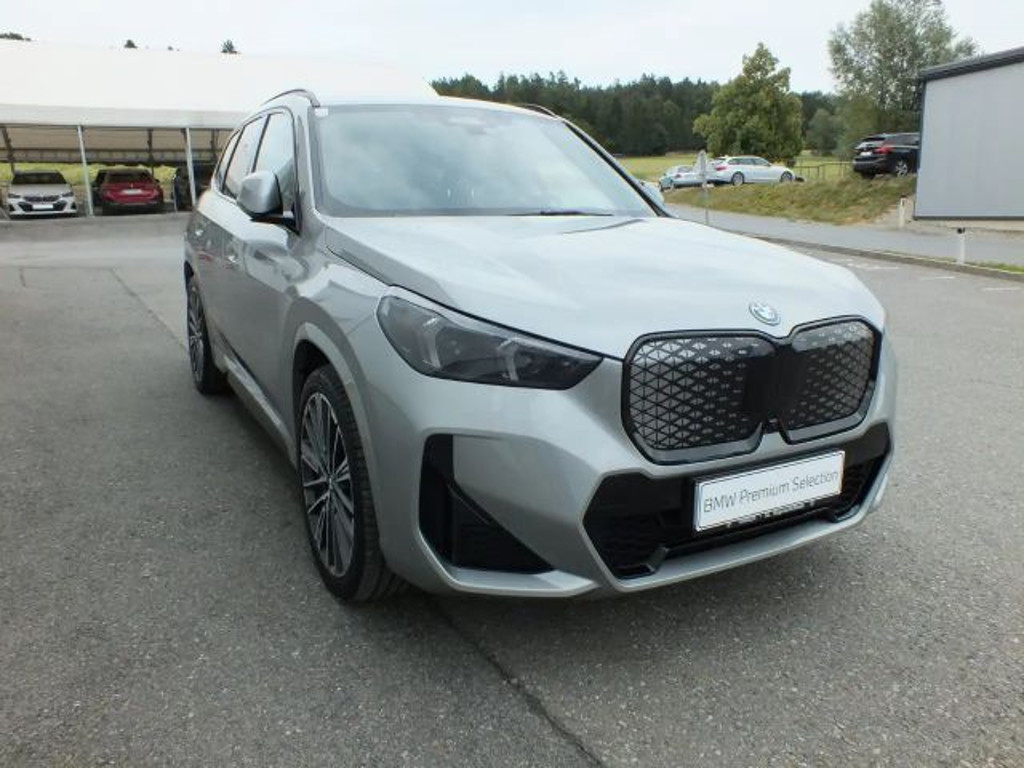 BMW iX1