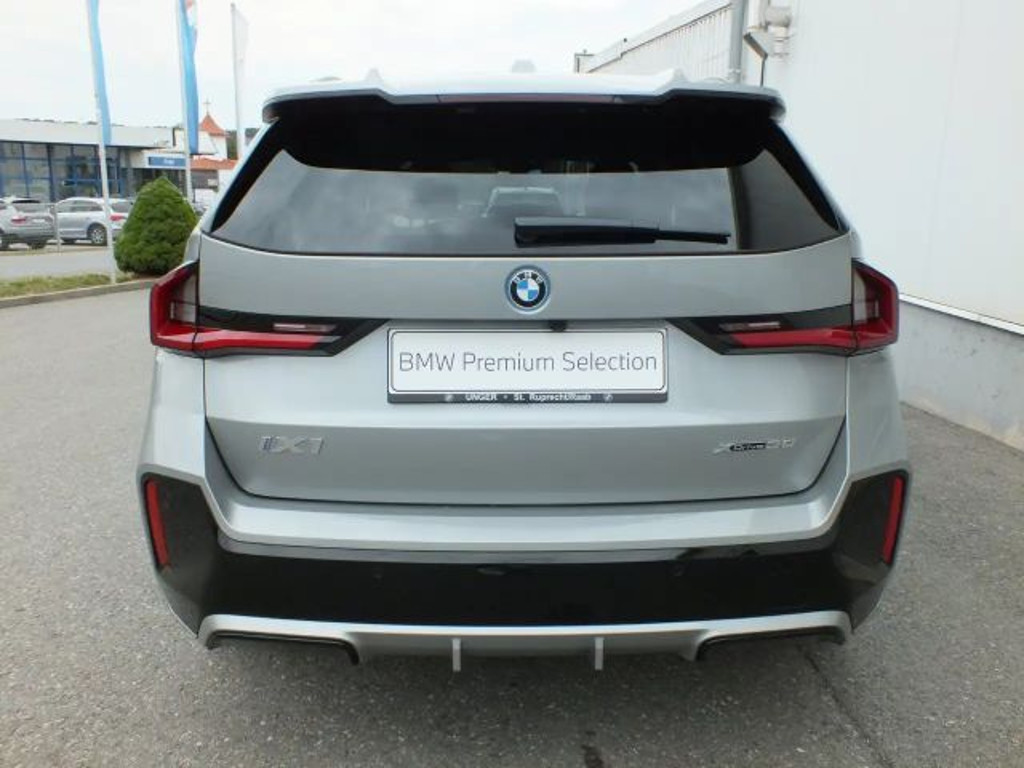 BMW iX1