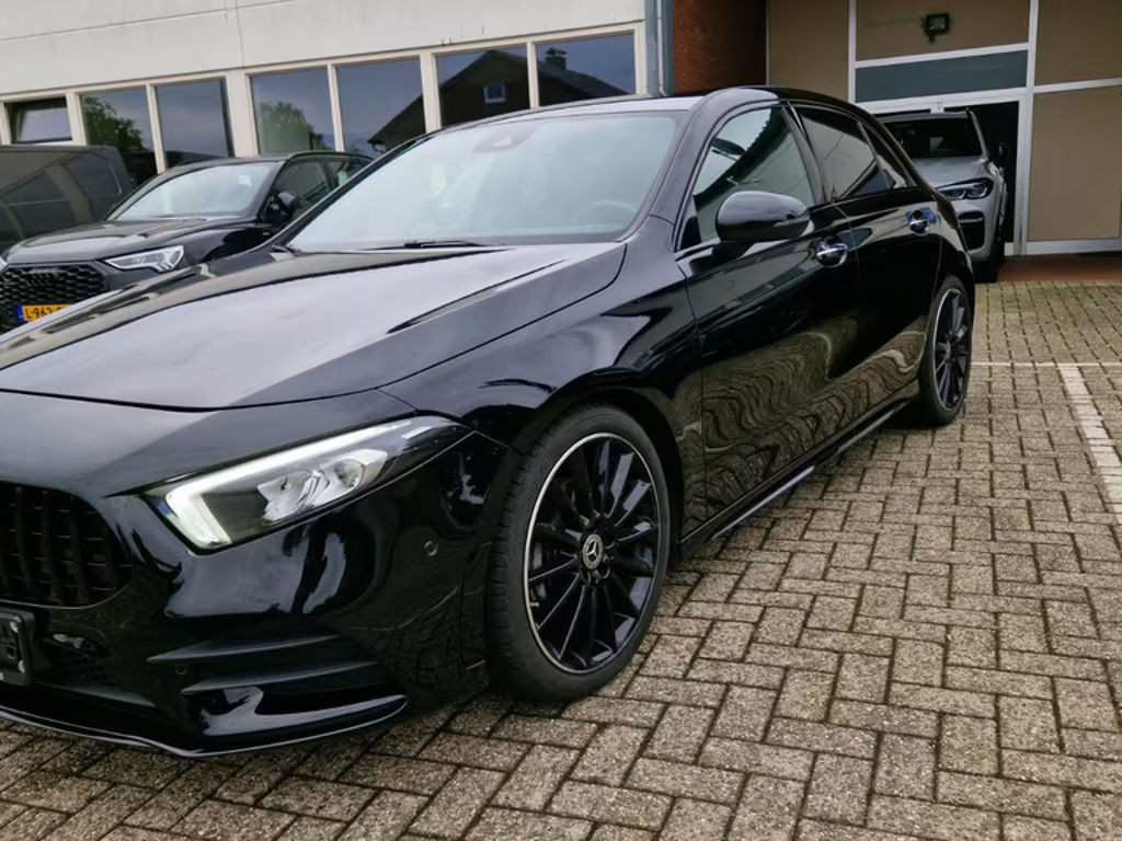 Mercedes-Benz A-Klasse A 200 AMG Line A 200 d