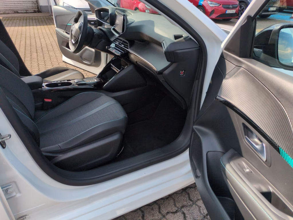 Peugeot e-208