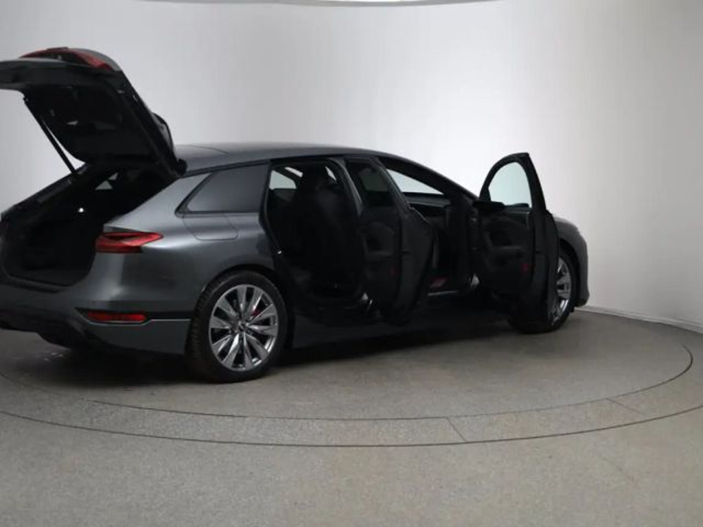 Audi S6 e-tron