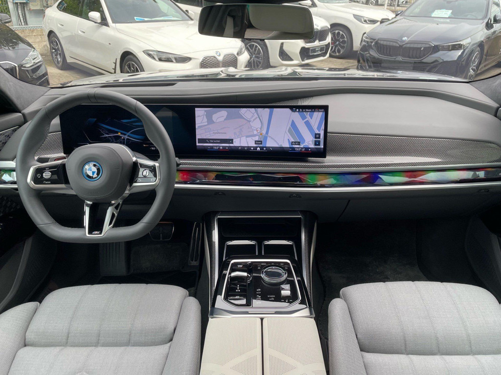 BMW i7