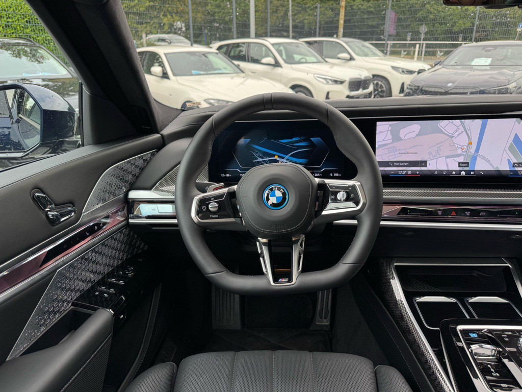 BMW i7