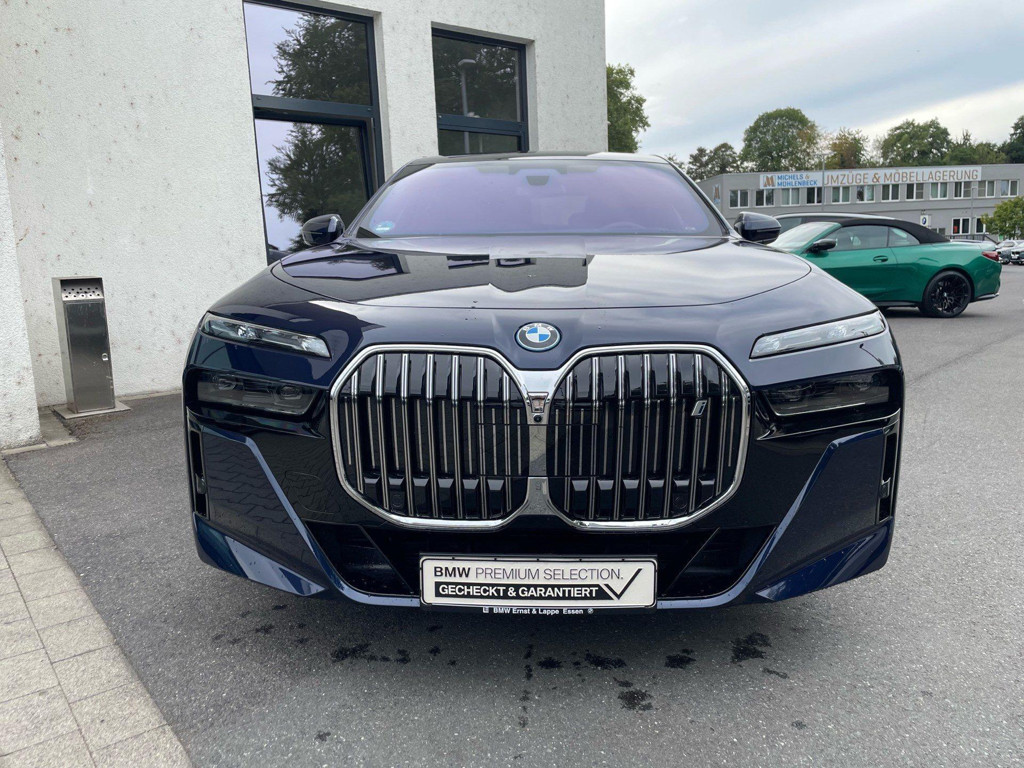 BMW i7