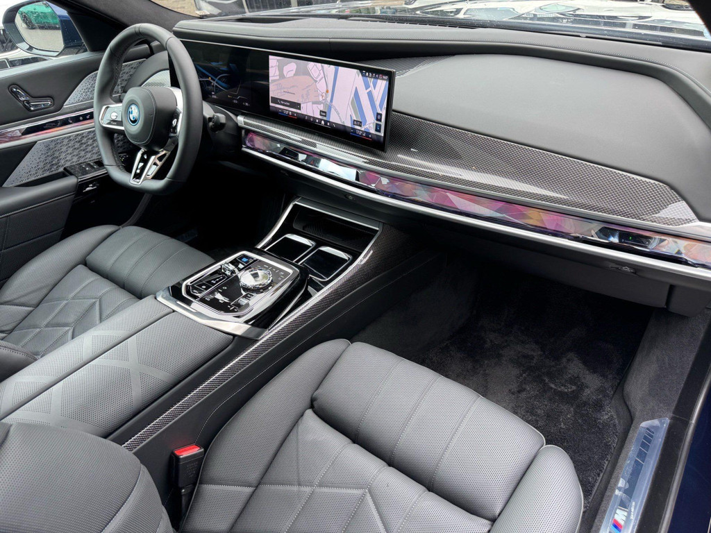 BMW i7