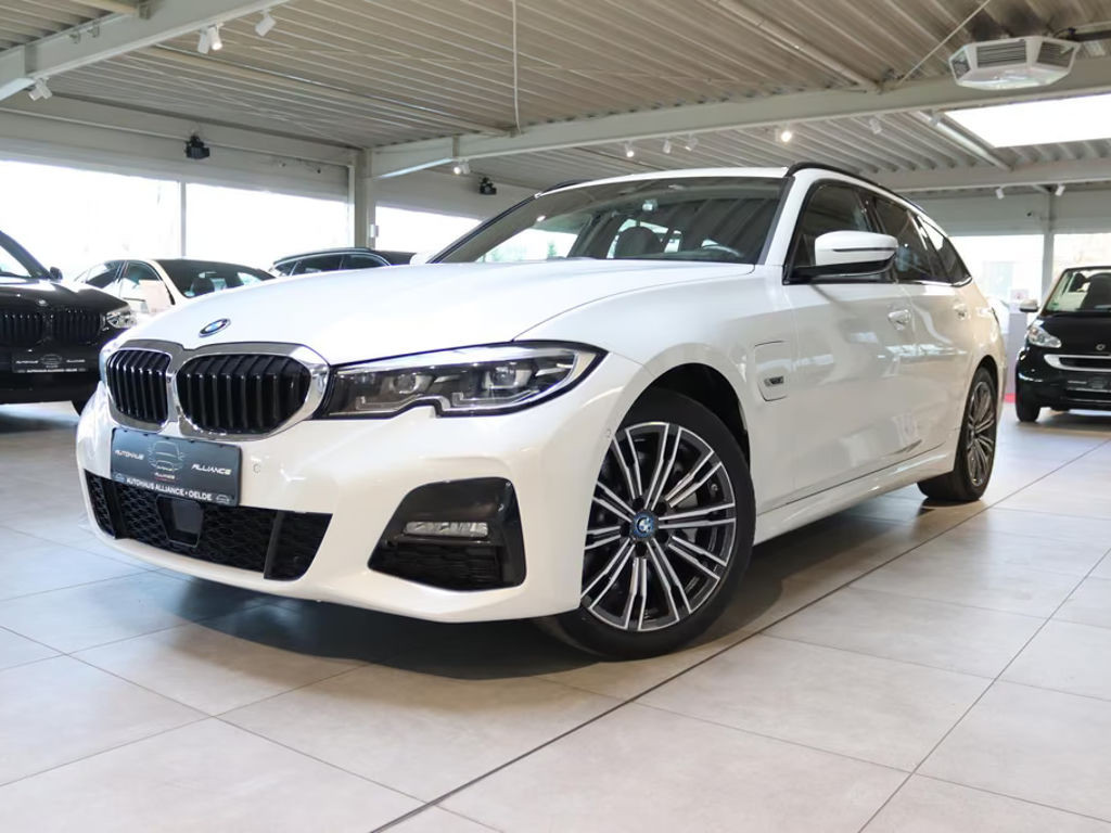 BMW 3 Serie 330 M-Sport Touring 330e