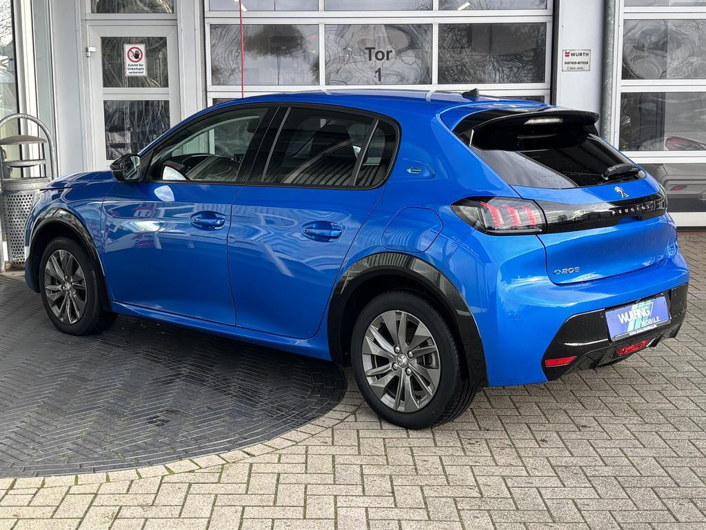 Peugeot e-208