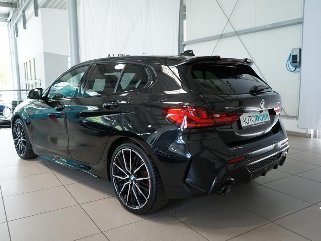 BMW 1 Serie 135 xDrive Sedan 135i
