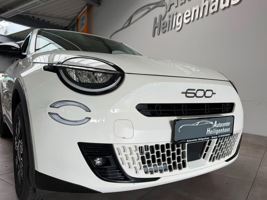Fiat 600e 1.2 Hybrid DCT LED DAB Tempo Alufelgen PDC