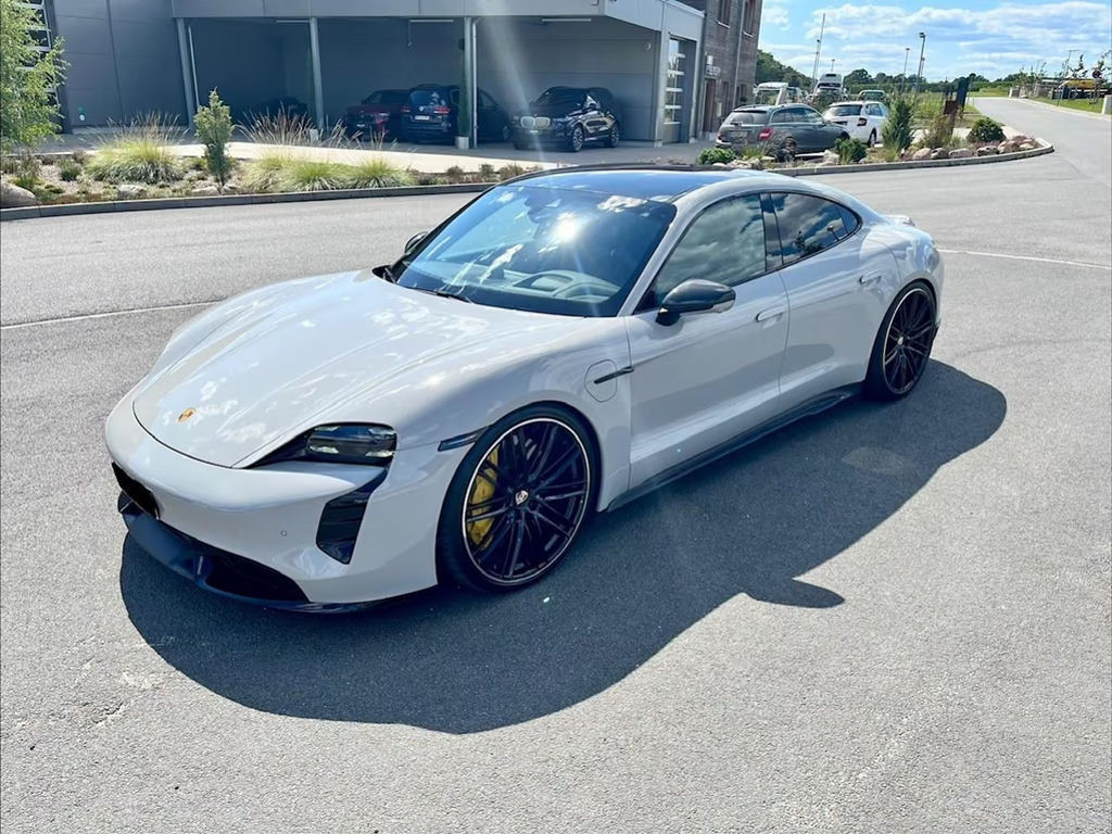 Porsche Taycan Turbo