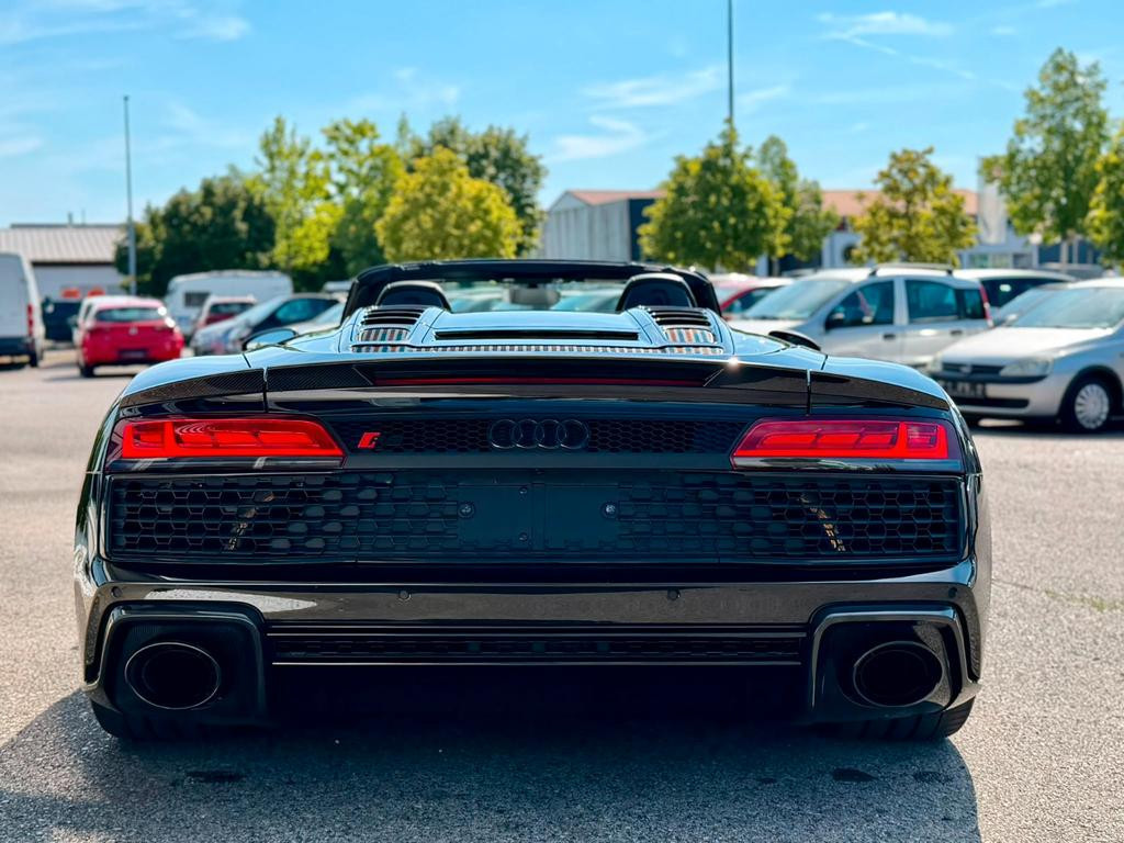 Audi R8