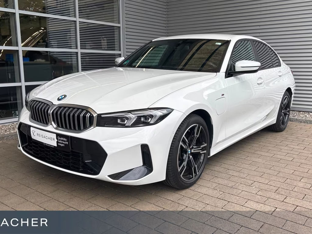 BMW 3 Serie 330 M-Sport xDrive Sedan 330e