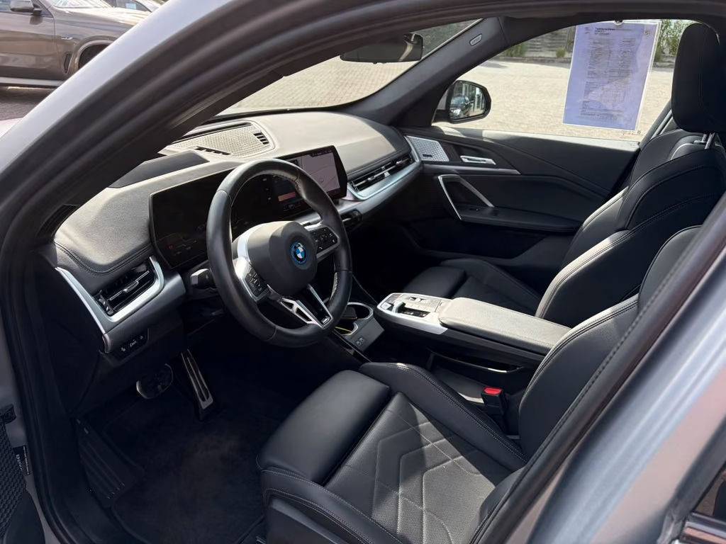 BMW iX1