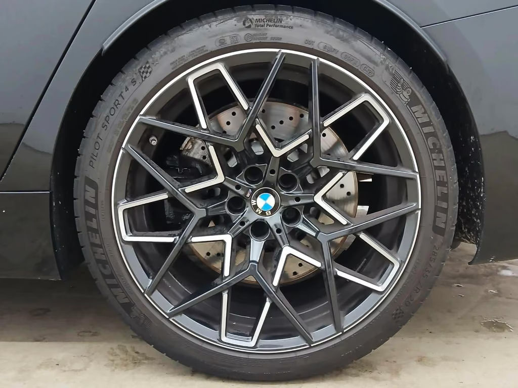 BMW M8