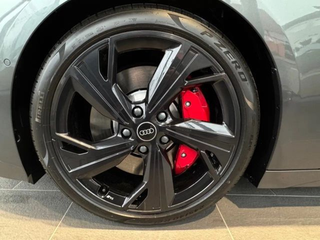 Audi S6 e-tron