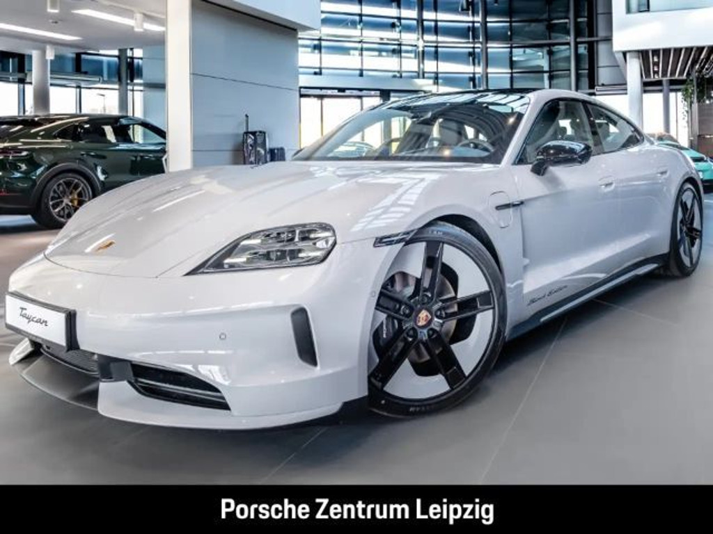 Porsche Taycan Black Edition 4