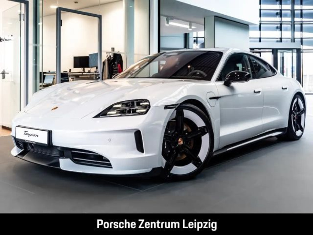 Porsche Taycan Black Edition 4