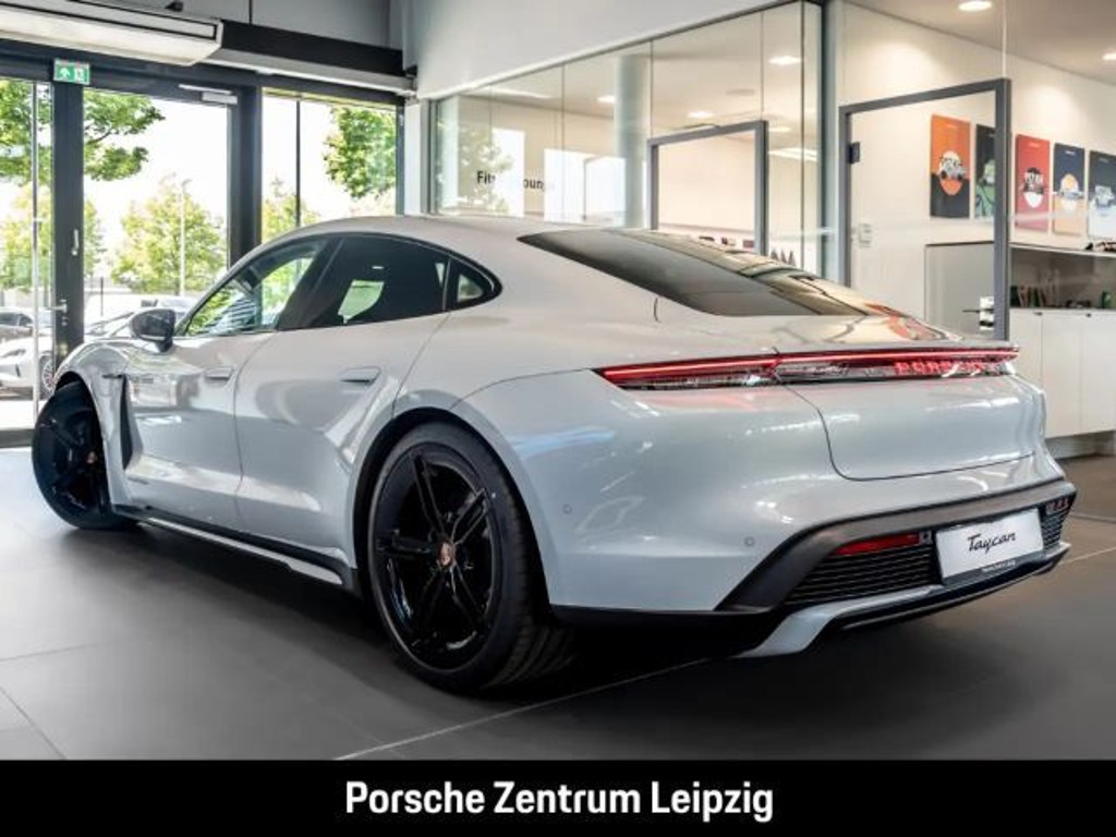 Porsche Taycan Black Edition