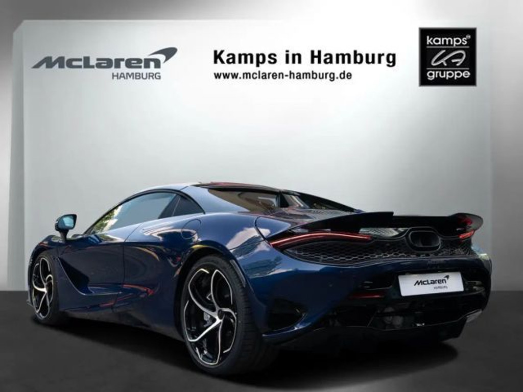 McLaren 750S Spider CF Exterior I B&W I LP 399.540