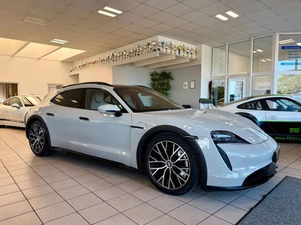 Porsche Taycan 4S Cross Turismo