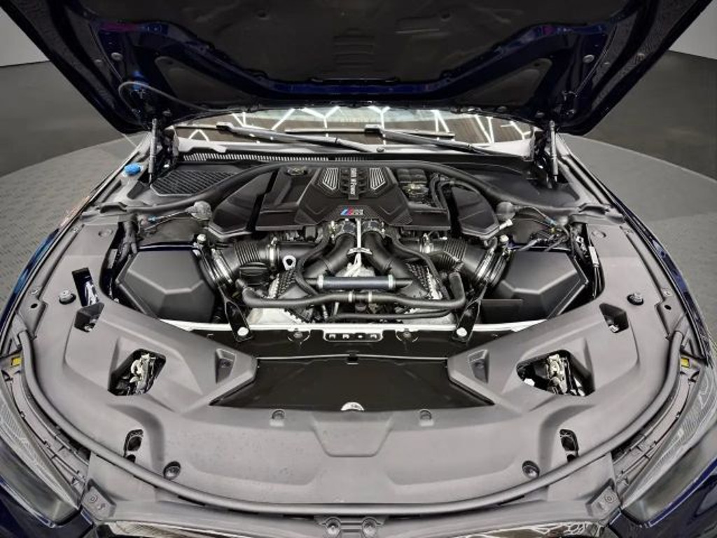 BMW M8