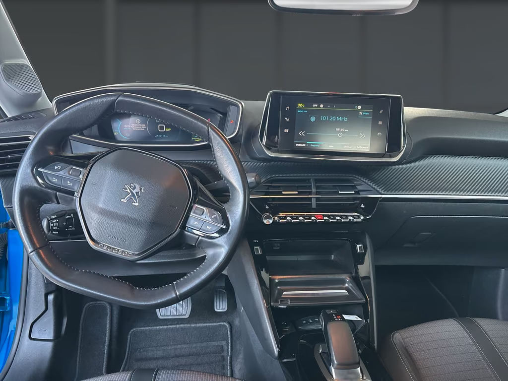 Peugeot e-208