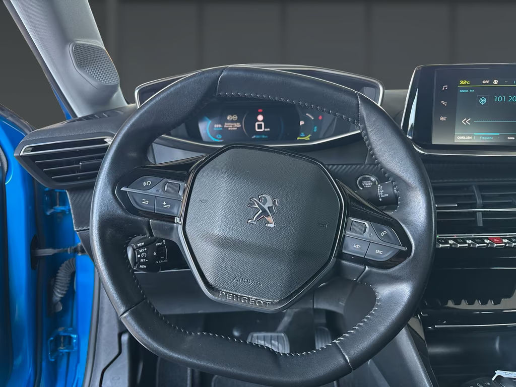Peugeot e-208