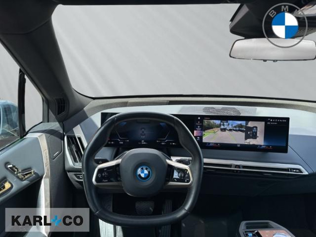 BMW iX