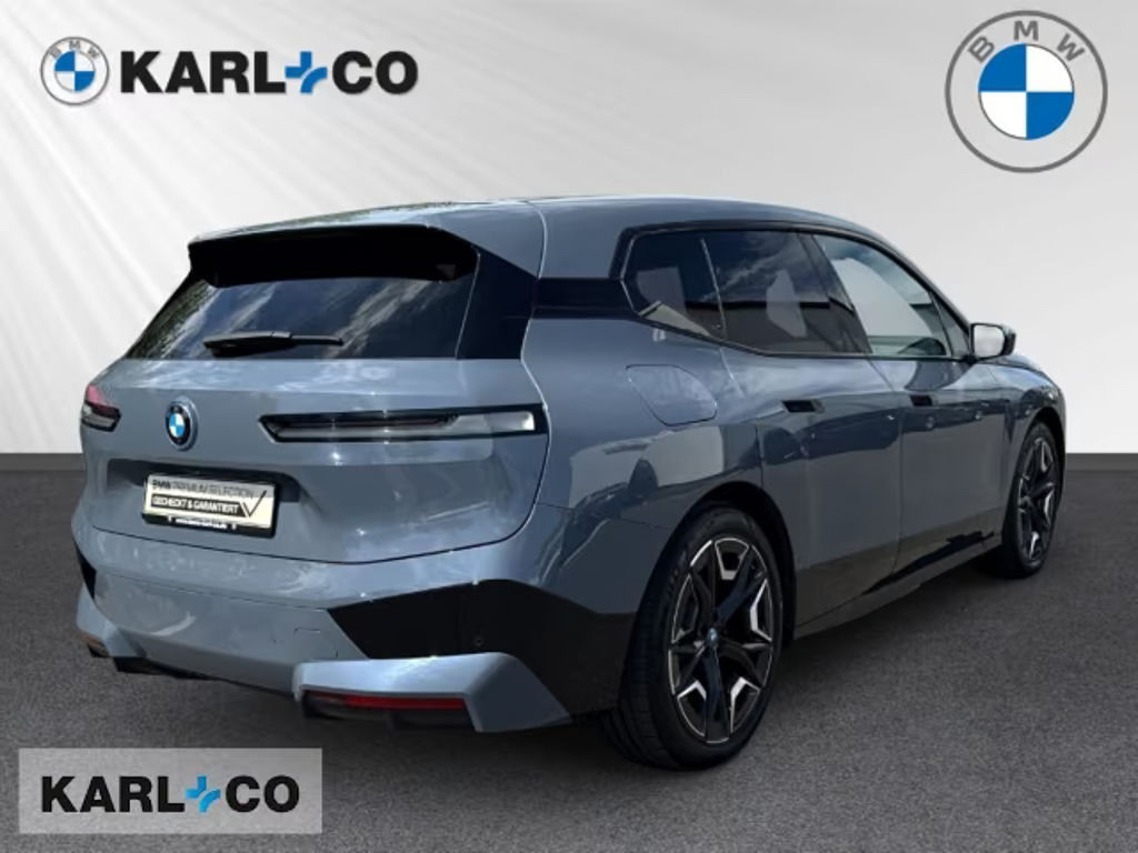BMW iX