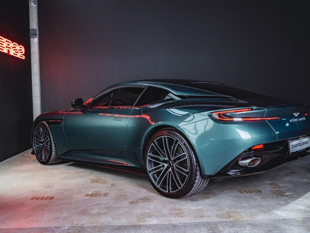 Aston Martin DB12