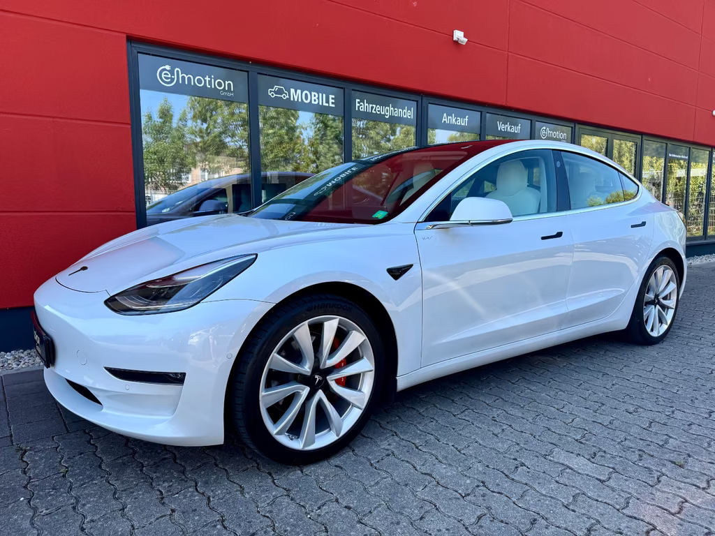 Tesla Model 3 Long Range AWD