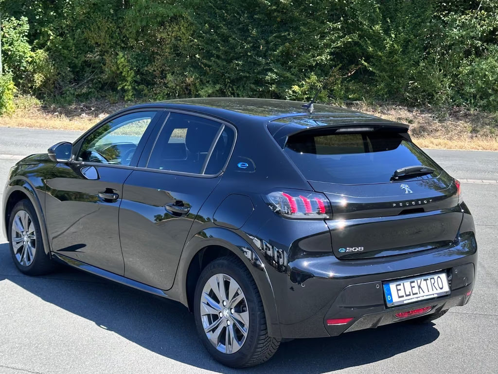 Peugeot e-208