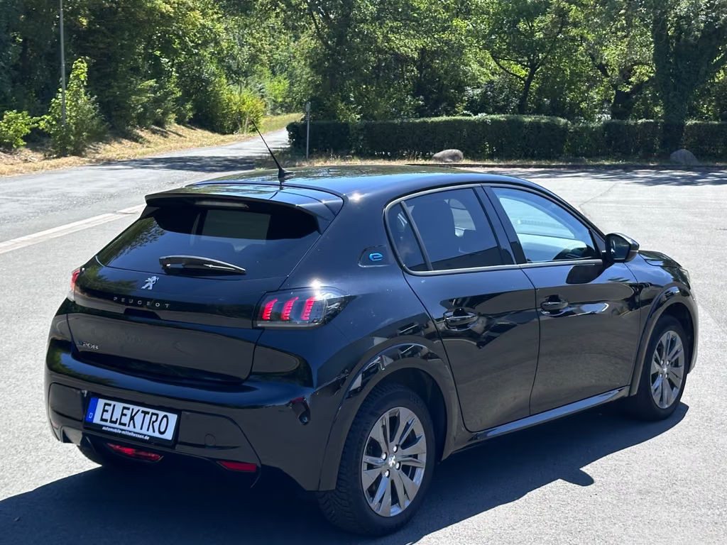Peugeot e-208
