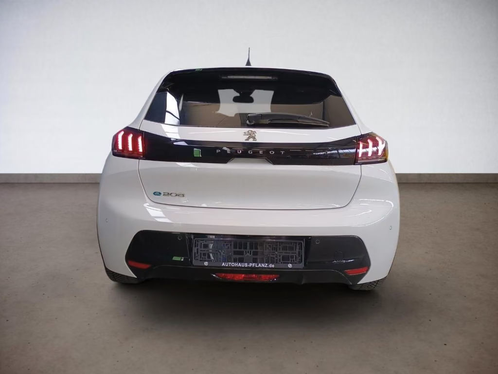 Peugeot e-208