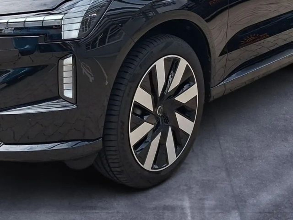 Volvo EX90
