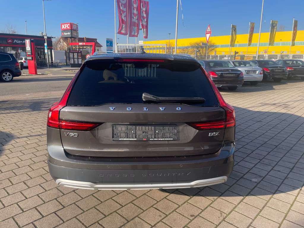 Volvo V90 Cross Country