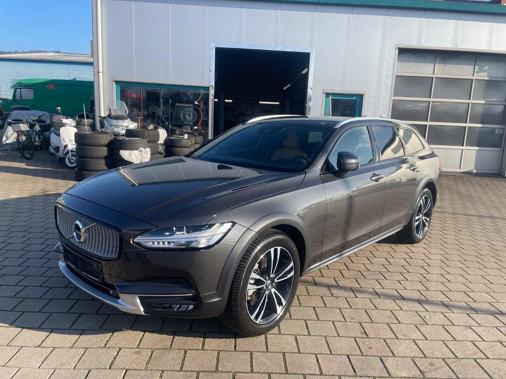Volvo V90 Cross Country