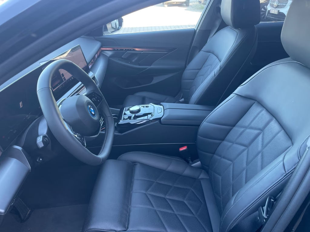 BMW i5