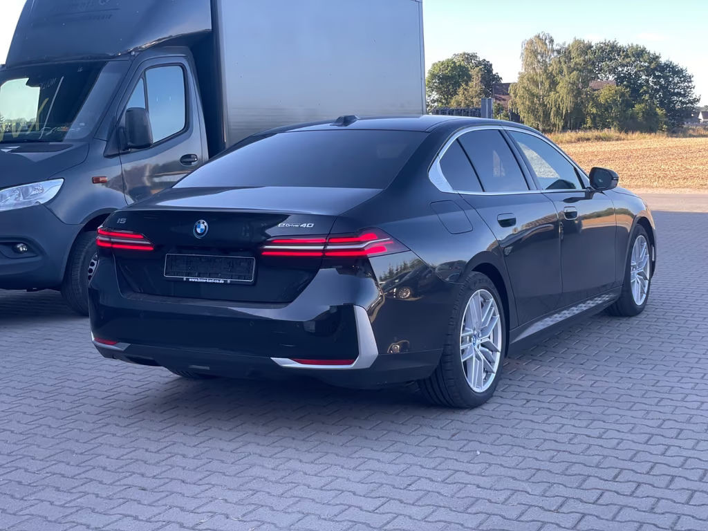 BMW i5